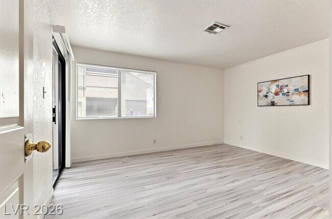 Building Photo - 5042 S Rainbow Blvd