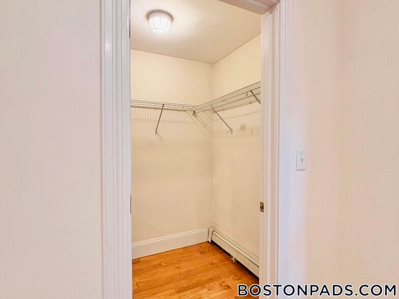 Building Photo - 10 Selkirk Rd