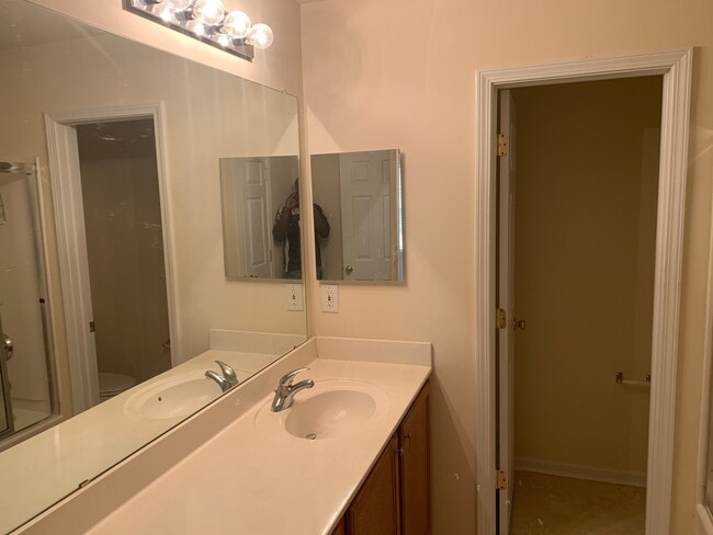 Building Photo - End Unit Townhome located in the Covington...