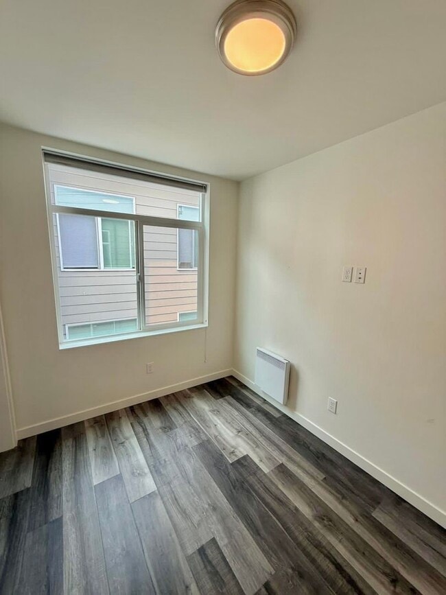 Building Photo - Spacious 8-Bedroom Ravenna Home Near UW & U Village – Perfect for Shared Living