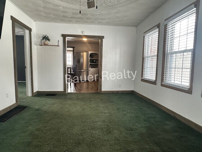 Building Photo - Three Bedroom, Country Setting