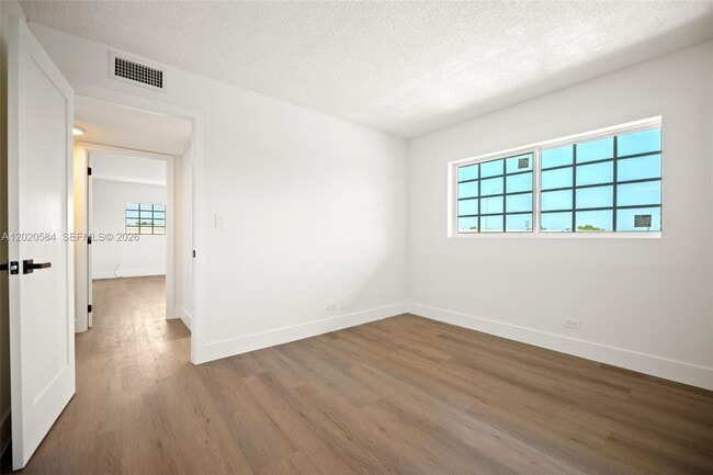 Building Photo - 8107 SW 72nd Ave