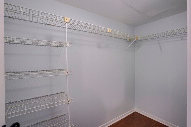 Building Photo - 8888 Tallwood Dr