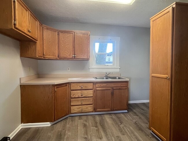 Building Photo - Three Bedroom Home