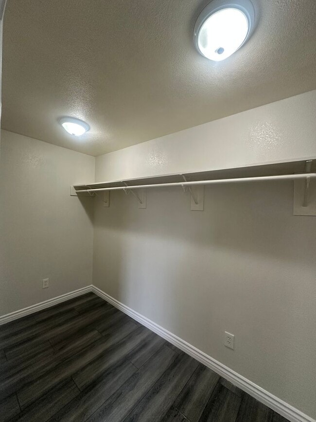 Building Photo - 7805 Whitsett Ave