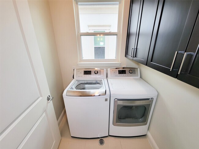 Building Photo - 5520 Kiam St