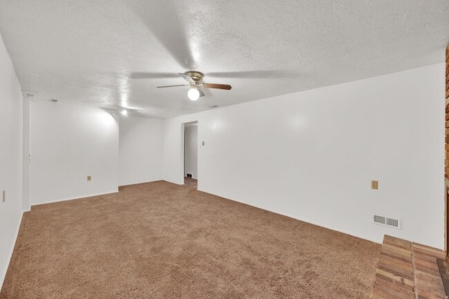 Building Photo - 9325 Quail Hollow Cir