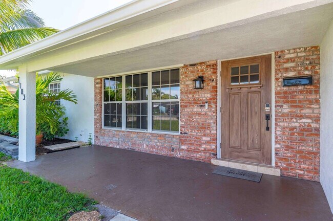 Building Photo - 1183 SE 1st Way