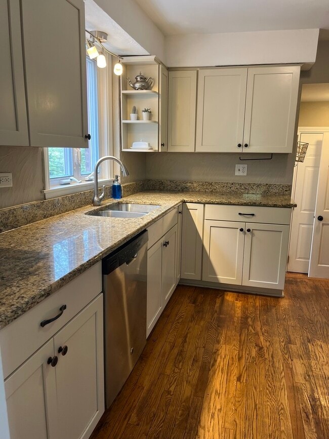 Building Photo - 4716 Wolf Rd