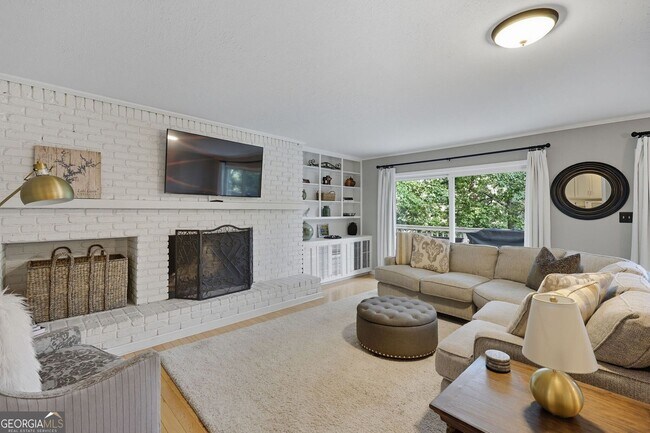 Building Photo - Luxury Lakefront Retreat – Fully Furnished...