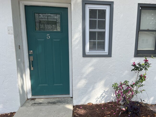 Building Photo - Walk to Beach! Newly Remodeled 2 Bedroom, ...