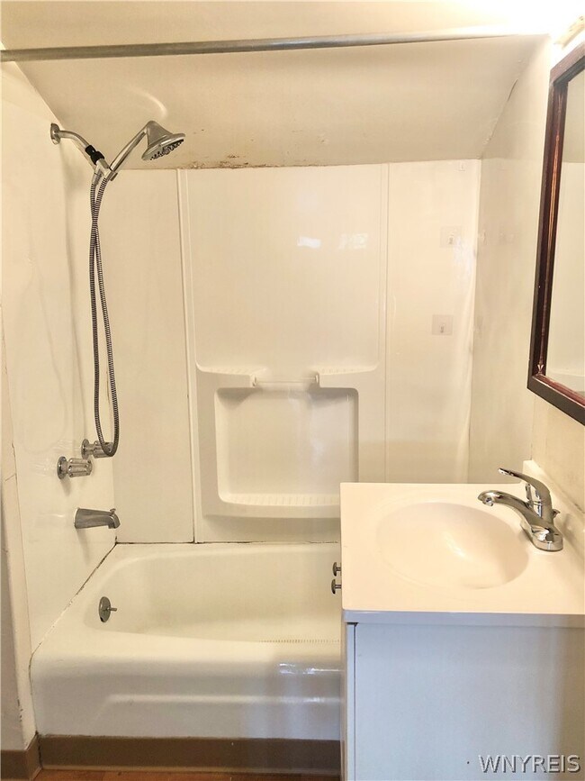 Building Photo - 83 Norwood Ave