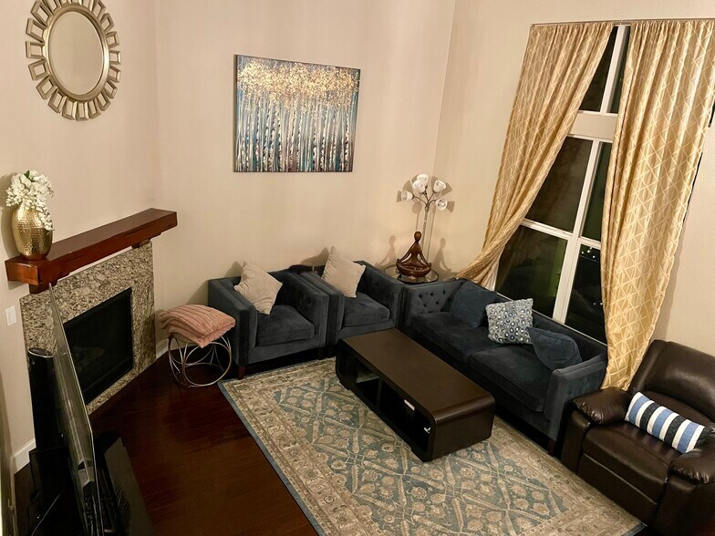 Building Photo - 353 Esfahan Ct