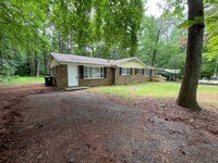 Building Photo - Fantastic location near downtown Pittsboro...