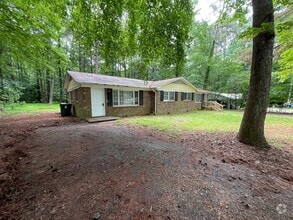 Building Photo - Fantastic location near downtown Pittsboro...