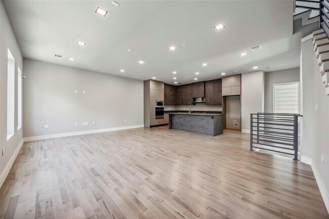 Building Photo - 1111 W 21st St