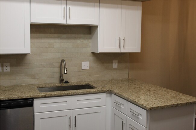 Building Photo - 2011 Spenwick Dr