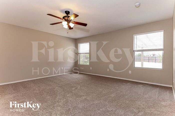 Building Photo - 229 Silver Spur Dr