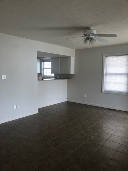 Building Photo - 1718 W Sunstone Dr
