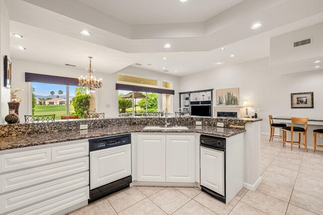 Building Photo - 727 Arrowhead Dr