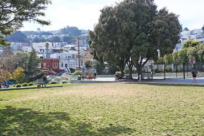 Building Photo - 741 Douglass St