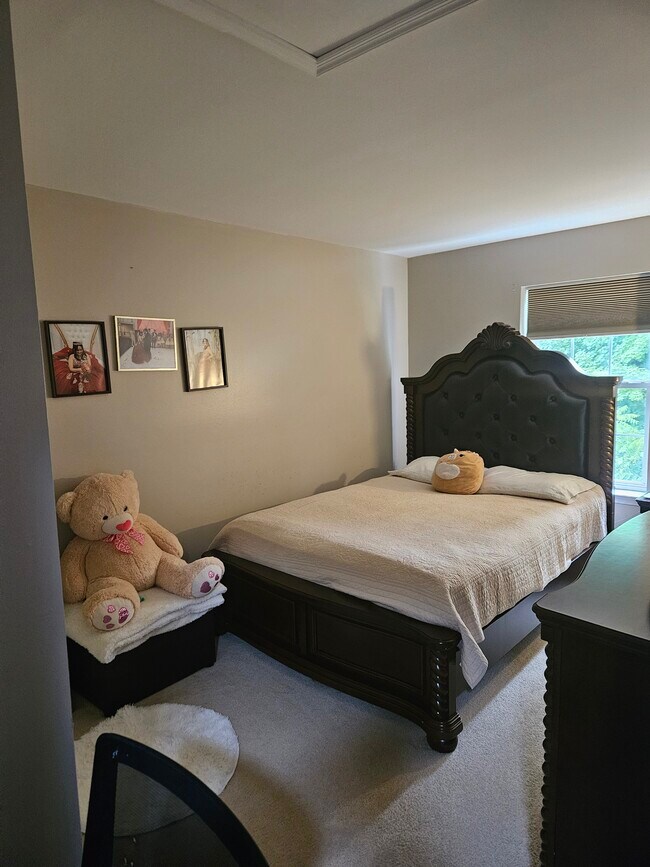 Building Photo - 125 Vernon Ct