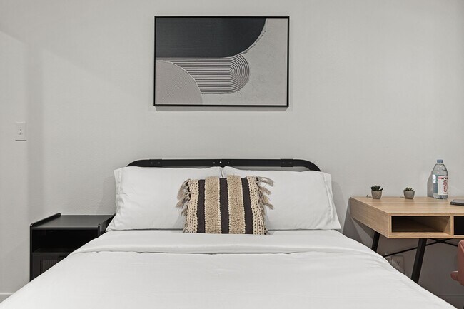 Building Photo - 10777 Ashton Ave