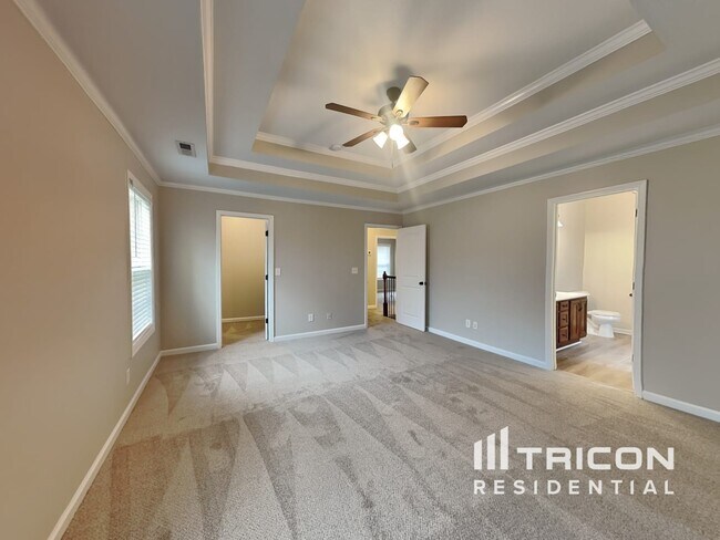 Building Photo - 3450 Southwood Dr