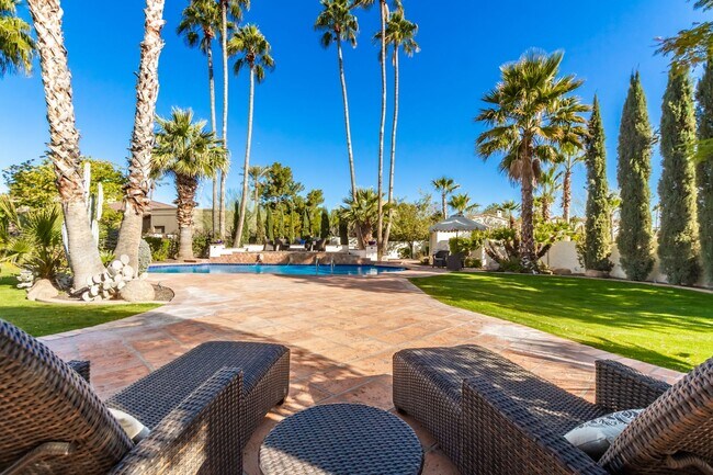 Building Photo - MUST SEE!!! FULLY-FURNISHED LUXURIOUS 6 Be...