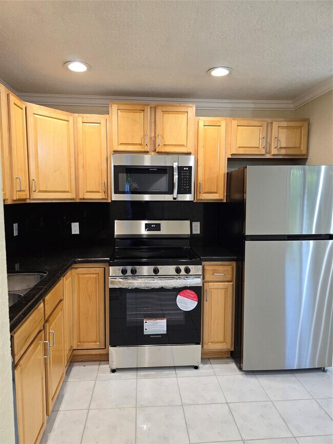 Building Photo - 1749 NW 6th Ave