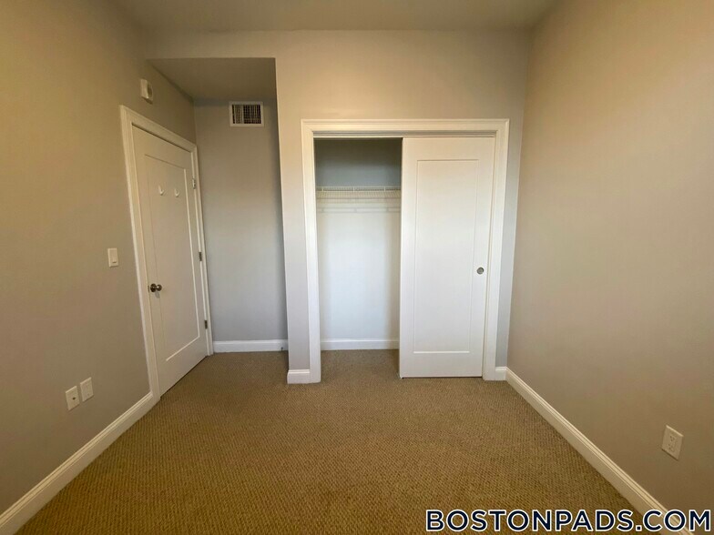 Building Photo - 10 Merrymount Rd
