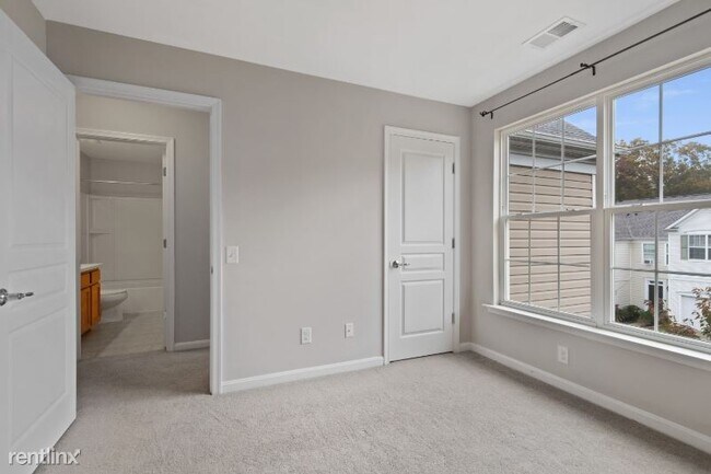 Building Photo - 3 br, 2.5 bath Townhome - 43 Shire Ct