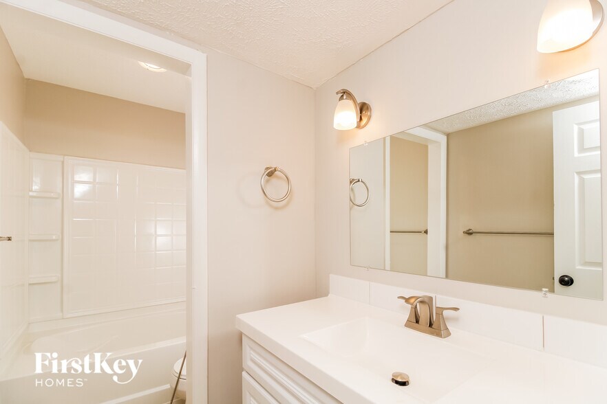 Building Photo - 1724 Waverly St