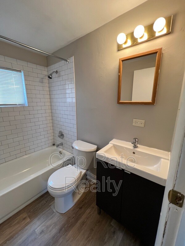 Building Photo - 3632 Cushing Dr