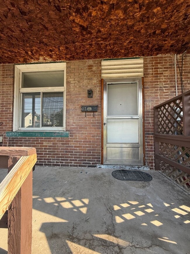 Building Photo - 2-Bedroom Home with Fenced Yard – Minutes from Downtown Pittsburgh