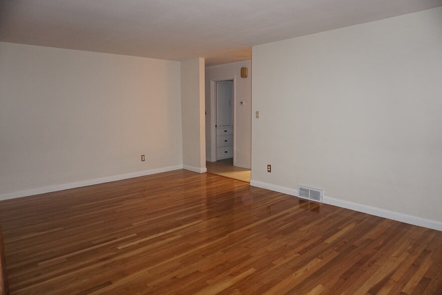 living room - 175 Crescent St