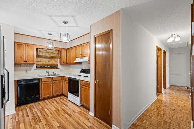 Building Photo - Charming Fairhope Home for Rent – Convenie...