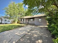 Building Photo - 3920 Thomas Ave