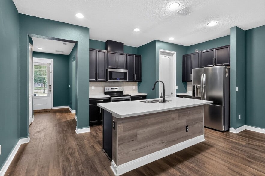 Building Photo - 6536 Calamondin Dr