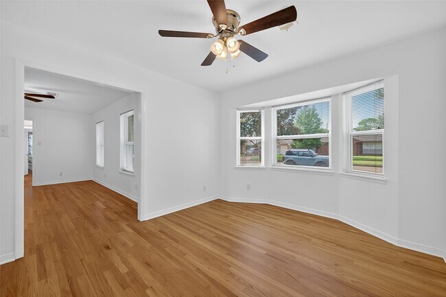Building Photo - 8210 Edgemoor Dr