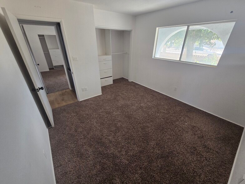 Building Photo - 5517 W Avenue M2