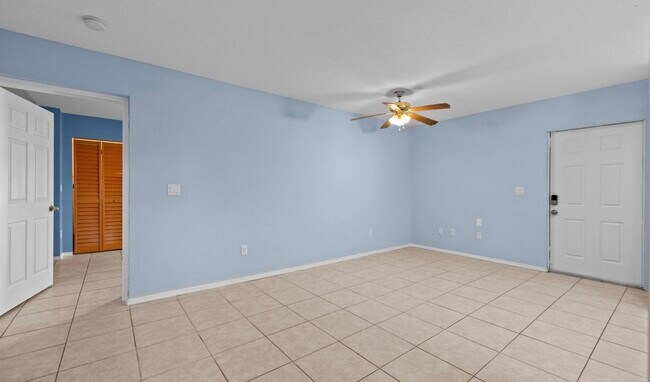 Building Photo - 141 NE Naranja Ave