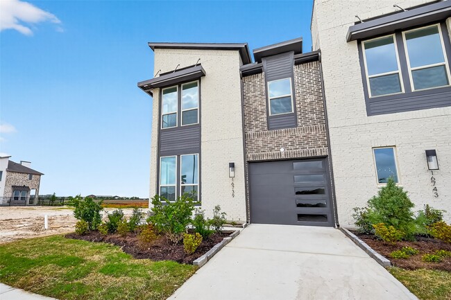 Building Photo - 16739 Lake Austin St