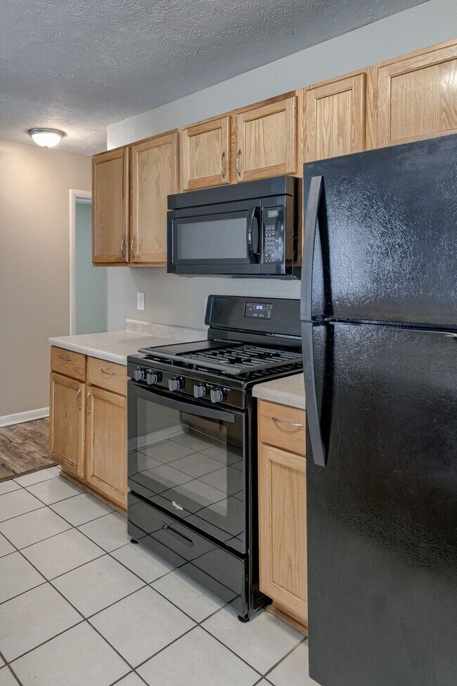 Building Photo - **$500 Move In Credit - SHORT TERM LEASE O...