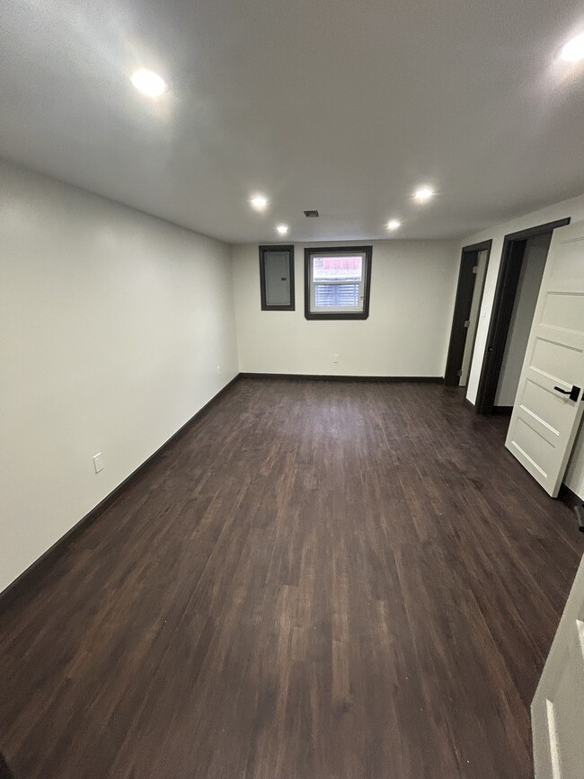 Building Photo - 9610 Britannia Ct