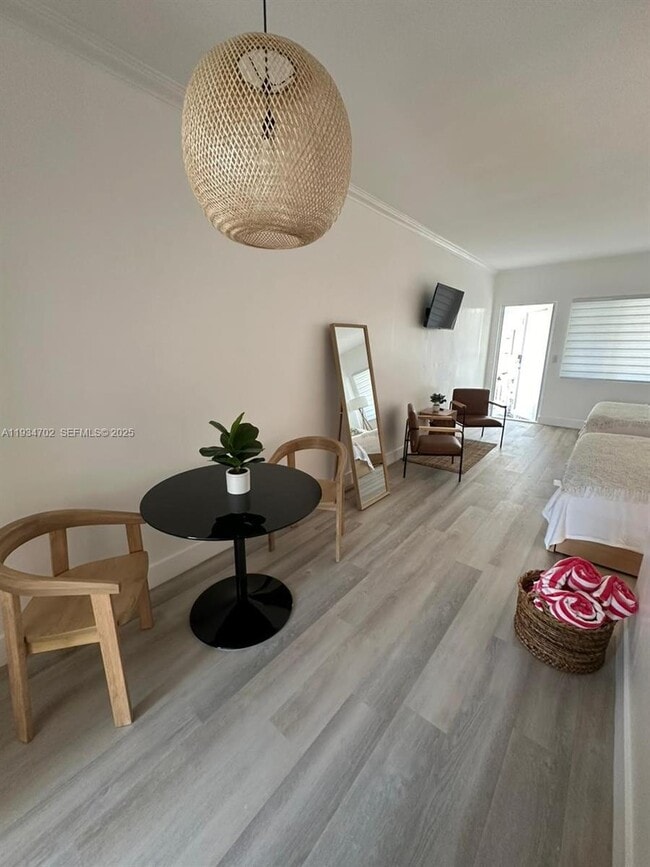 Building Photo - 1840 James Ave