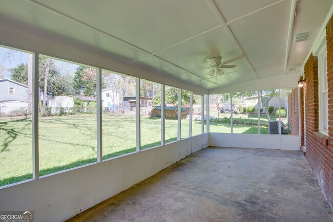 Building Photo - 6551 Bussell Way