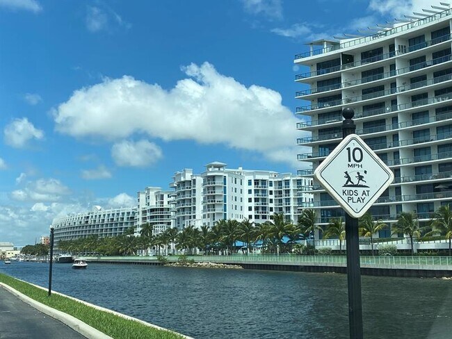 Building Photo - 3205 NE 184th St