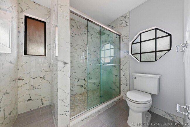 Building Photo - 476 NW 38th Terrace