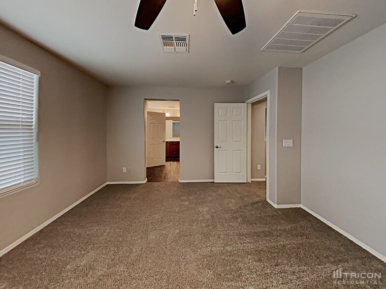 Building Photo - 5711 W Milada Dr